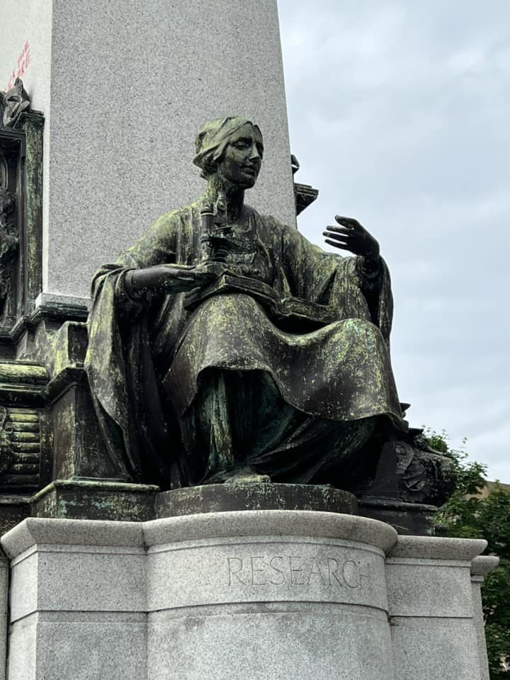 Memorial of Sir Alfred Lewis Jones, Liverpool - 04.jpg